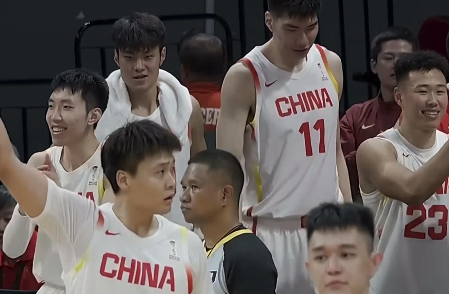 优直播nba-中国男篮险胜中国台北！郭士强抱住陈盈骏与王晗，全员呐喊庆祝！